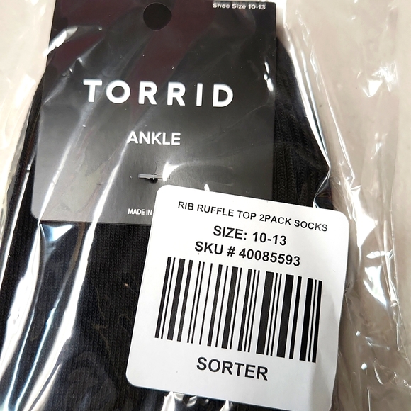 ❤️NWT TORRID WIDE WIDTH - 2 PACK RUFFLE SHORTIE SOCKS - SKULL PRINT - Picture 4 of 10